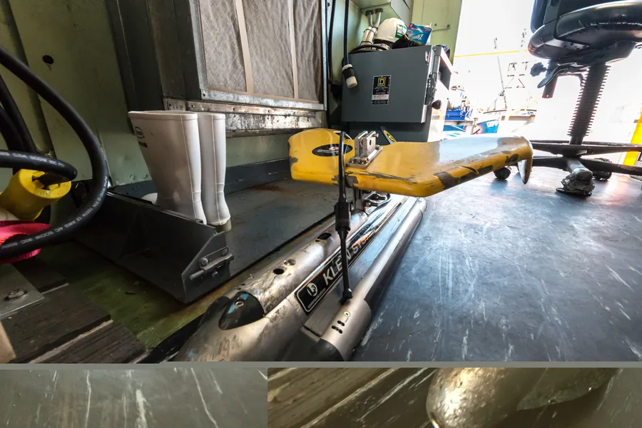 Instrumen towfish side-scan sonar Klein