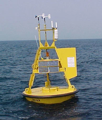 Buoy discus NDBC NOAA 3 meter untuk pengamatan cuaca dan laut
