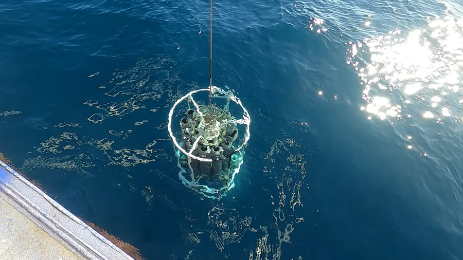 Instrumen CTD rosette diturunkan ke laut dari kapal survei